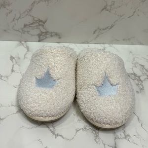 Barefoot dreams Disney slippers size women’s small